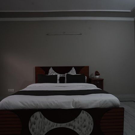 Play-Sunflower Omega-1 Couple Friendly Greater Noida Exterior photo