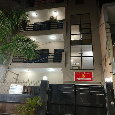 Play-Sunflower Omega-1 Couple Friendly Greater Noida Exterior photo