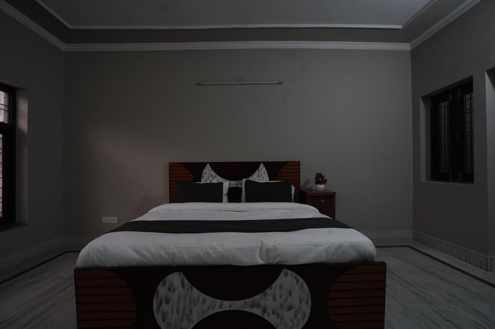 Play-Sunflower Omega-1 Couple Friendly Greater Noida Exterior photo