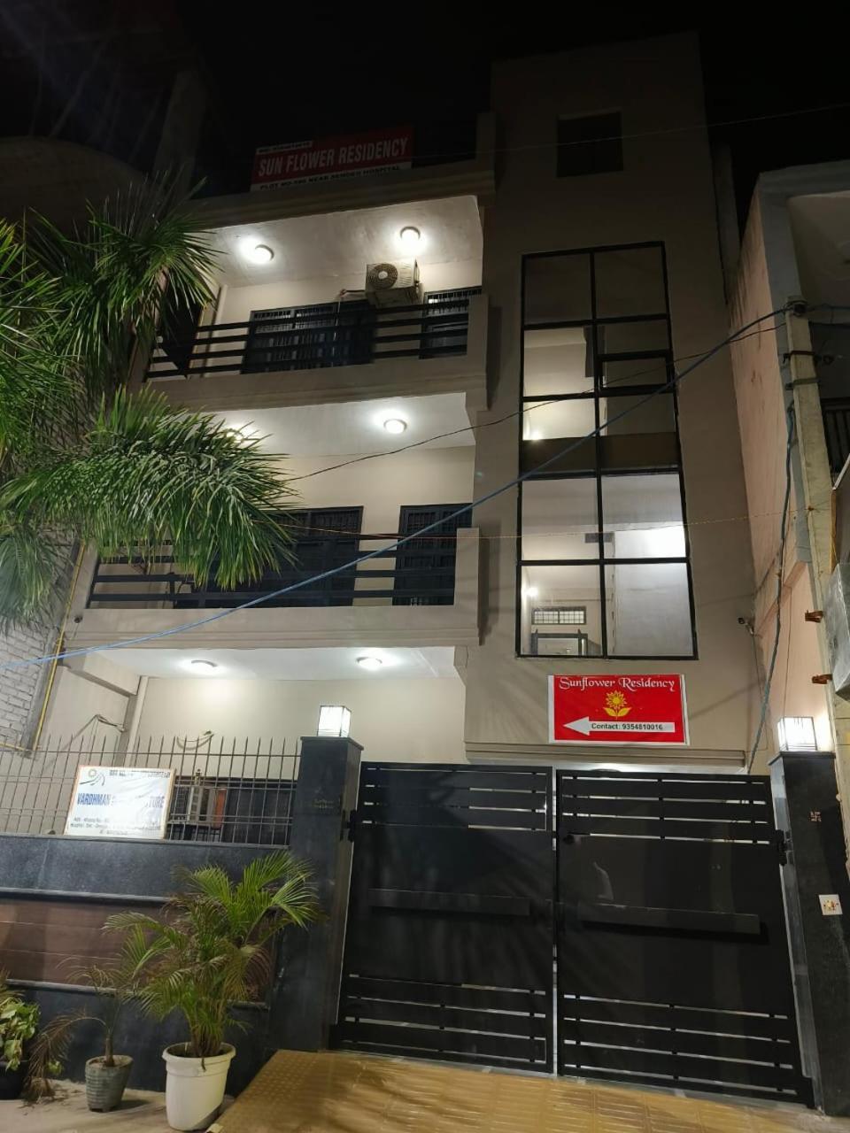Play-Sunflower Omega-1 Couple Friendly Greater Noida Exterior photo