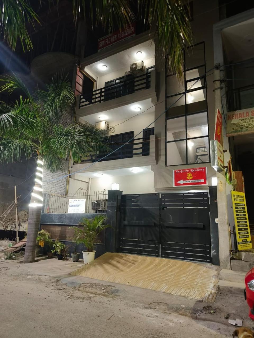 Play-Sunflower Omega-1 Couple Friendly Greater Noida Exterior photo