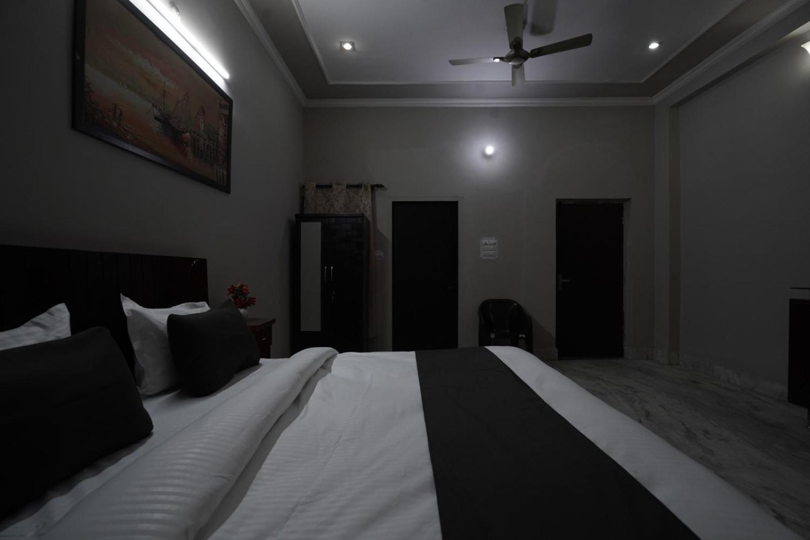 Play-Sunflower Omega-1 Couple Friendly Greater Noida Exterior photo
