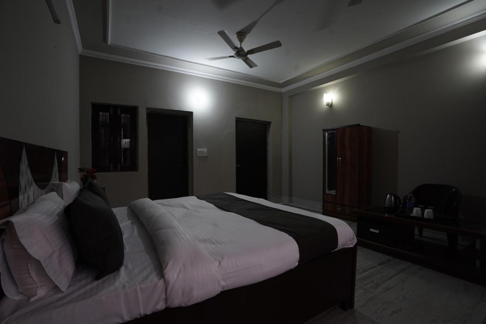 Play-Sunflower Omega-1 Couple Friendly Greater Noida Exterior photo