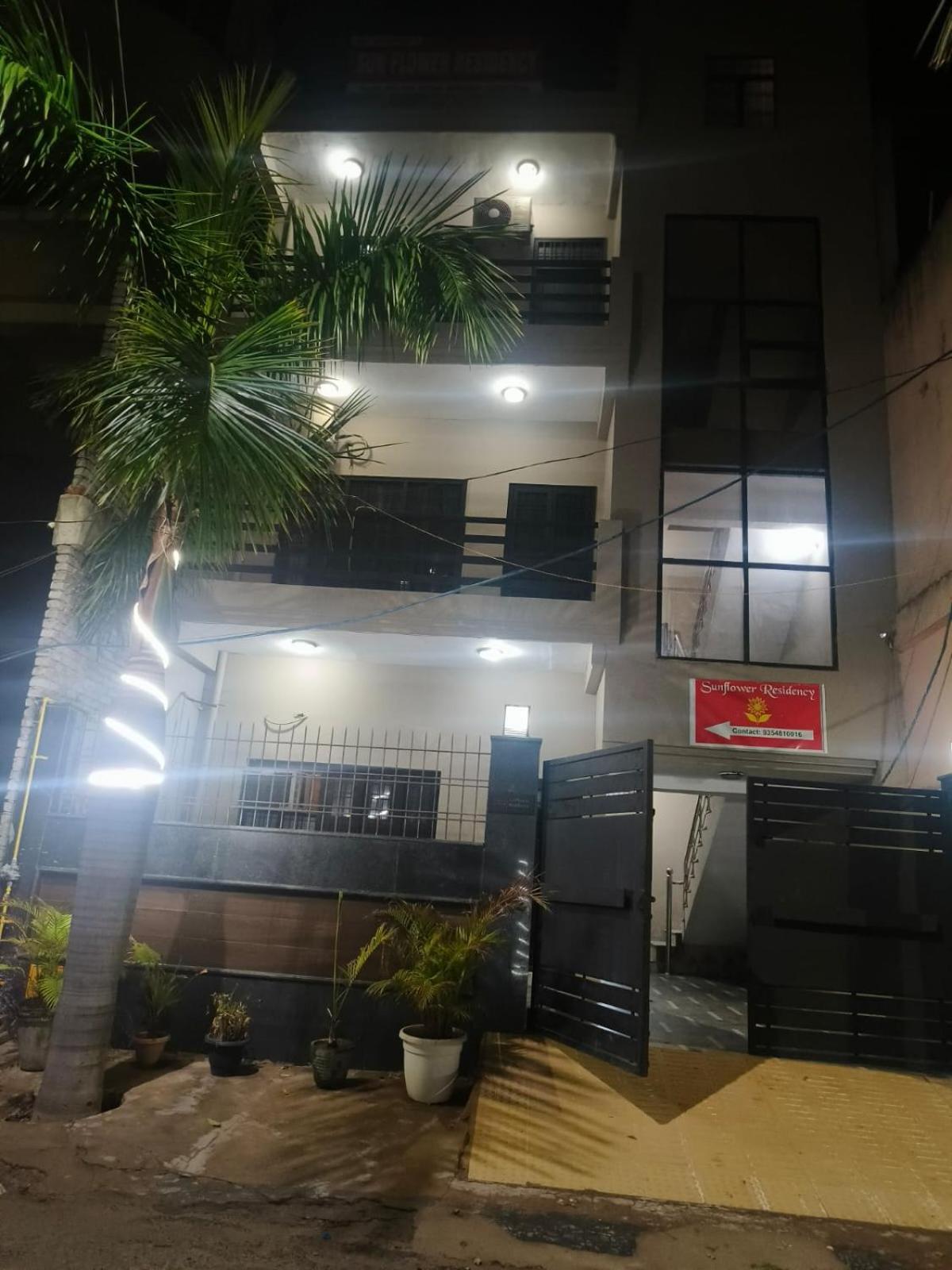 Play-Sunflower Omega-1 Couple Friendly Greater Noida Exterior photo